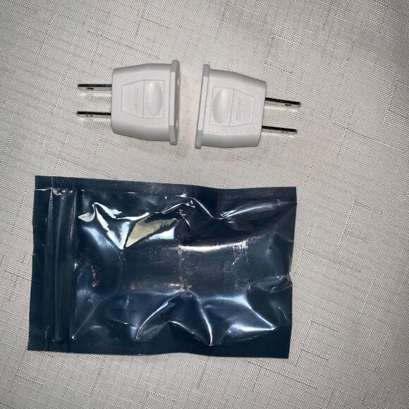 NWT Plug Adapter Set For International Travel Europe Asia Electronic Home Tech - Picture 2 of 3